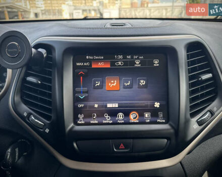 Черный Джип Чероки, объемом двигателя 2.36 л и пробегом 110 тыс. км за 15000 $, фото 21 на Automoto.ua