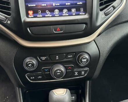 Джип Cherokee 2017 у Полтаві на Automoto.ua Чорний Джип Cherokee, об'ємом двигуна 2.36 л та пробігом 168 тис. км за 13300 $, фото 12 на Automoto.ua