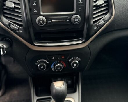 Черный Джип Чероки, объемом двигателя 2.4 л и пробегом 188 тыс. км за 13500 $, фото 11 на Automoto.ua