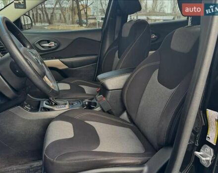 Черный Джип Чероки, объемом двигателя 2.4 л и пробегом 145 тыс. км за 15300 $, фото 3 на Automoto.ua