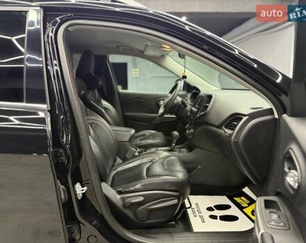 Джип Cherokee 2018 у Чернівцях на Automoto.ua Чорний Джип Cherokee, об'ємом двигуна 2.4 л та пробігом 124 тис. км за 16800 $, фото 8 на Automoto.ua