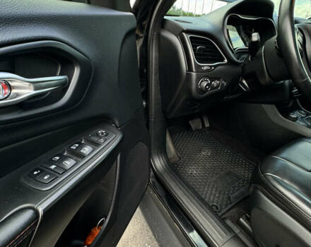 Чорний Джип Cherokee, об'ємом двигуна 1.99 л та пробігом 81 тис. км за 24800 $, фото 9 на Automoto.ua