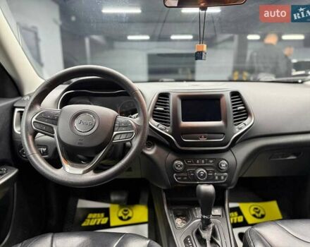 Джип Cherokee 2018 у Чернівцях на Automoto.ua Чорний Джип Cherokee, об'ємом двигуна 2.4 л та пробігом 124 тис. км за 16800 $, фото 10 на Automoto.ua