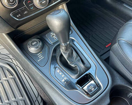 Черный Джип Чероки, объемом двигателя 3.2 л и пробегом 133 тыс. км за 18000 $, фото 18 на Automoto.ua