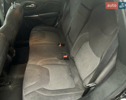 Джип Чероки 2018 в Буче на Automoto.ua Черный Джип Чероки, объемом двигателя 2.36 л и пробегом 182 тыс. км за 14500 $, фото 14 на Automoto.ua