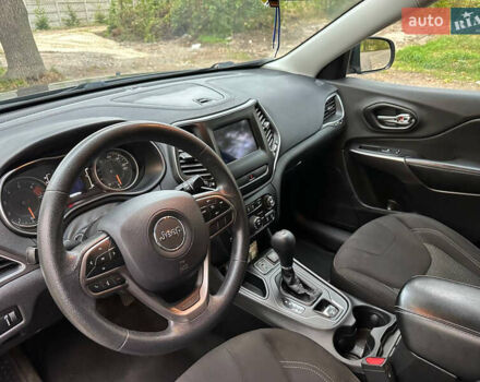 Джип Чероки 2018 в Буче на Automoto.ua Черный Джип Чероки, объемом двигателя 2.36 л и пробегом 182 тыс. км за 14500 $, фото 18 на Automoto.ua