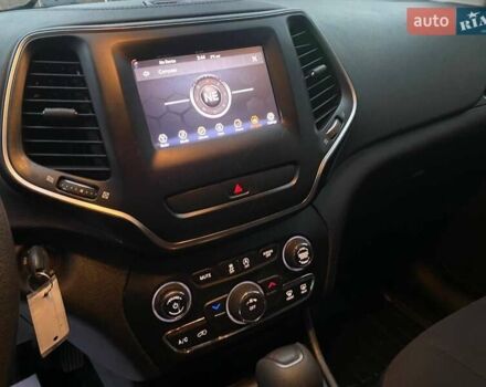 Черный Джип Чероки, объемом двигателя 2.36 л и пробегом 159 тыс. км за 14000 $, фото 13 на Automoto.ua