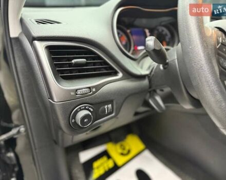 Джип Cherokee 2018 у Чернівцях на Automoto.ua Чорний Джип Cherokee, об'ємом двигуна 2.4 л та пробігом 124 тис. км за 16800 $, фото 17 на Automoto.ua