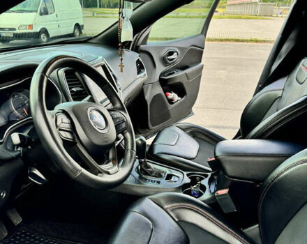 Чорний Джип Cherokee, об'ємом двигуна 1.99 л та пробігом 81 тис. км за 24800 $, фото 18 на Automoto.ua