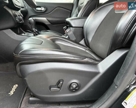 Черный Джип Чероки, объемом двигателя 2.36 л и пробегом 70 тыс. км за 13300 $, фото 11 на Automoto.ua