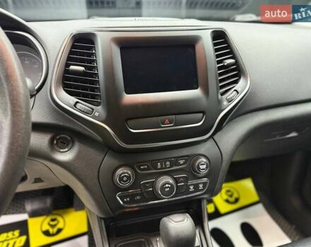 Джип Cherokee 2018 у Чернівцях на Automoto.ua Чорний Джип Cherokee, об'ємом двигуна 2.4 л та пробігом 124 тис. км за 16800 $, фото 15 на Automoto.ua