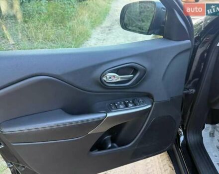 Чорний Джип Cherokee, об'ємом двигуна 2.4 л та пробігом 160 тис. км за 14800 $, фото 2 на Automoto.ua