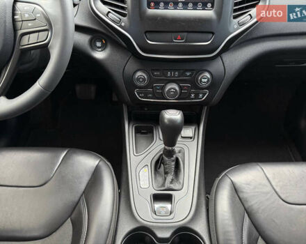 Чорний Джип Cherokee, об'ємом двигуна 2.4 л та пробігом 67 тис. км за 14500 $, фото 30 на Automoto.ua