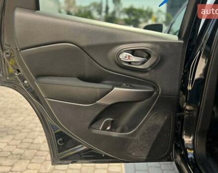 Черный Джип Чероки, объемом двигателя 2 л и пробегом 110 тыс. км за 18500 $, фото 20 на Automoto.ua