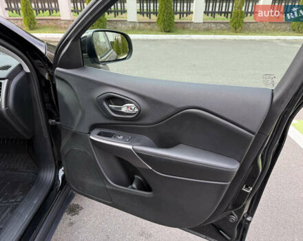 Черный Джип Чероки, объемом двигателя 2.36 л и пробегом 218 тыс. км за 14200 $, фото 26 на Automoto.ua