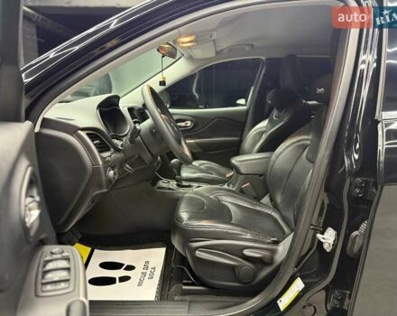 Джип Cherokee 2018 у Чернівцях на Automoto.ua Чорний Джип Cherokee, об'ємом двигуна 2.4 л та пробігом 124 тис. км за 16800 $, фото 19 на Automoto.ua