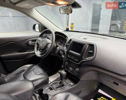 Джип Cherokee 2018 у Чернівцях на Automoto.ua Чорний Джип Cherokee, об'ємом двигуна 2.4 л та пробігом 124 тис. км за 16800 $, фото 7 на Automoto.ua