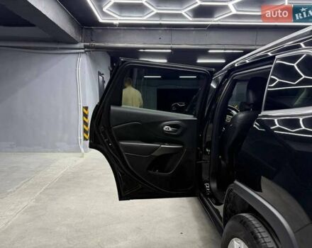 Джип Cherokee 2018 у Чернівцях на Automoto.ua Чорний Джип Cherokee, об'ємом двигуна 2.4 л та пробігом 124 тис. км за 16800 $, фото 14 на Automoto.ua