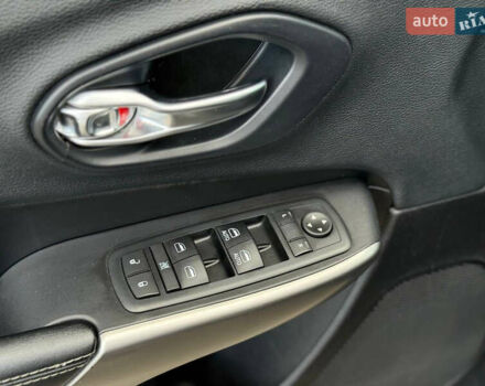 Чорний Джип Cherokee, об'ємом двигуна 2.4 л та пробігом 67 тис. км за 14500 $, фото 15 на Automoto.ua