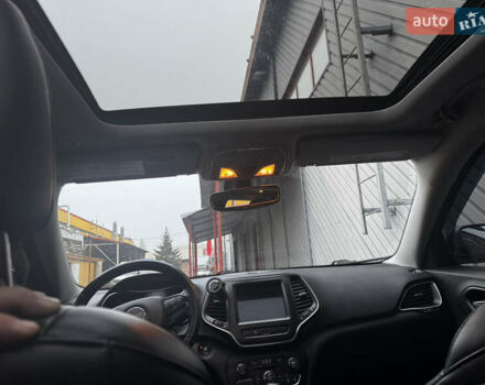 Черный Джип Чероки, объемом двигателя 2.4 л и пробегом 200 тыс. км за 18200 $, фото 2 на Automoto.ua