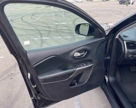 Черный Джип Чероки, объемом двигателя 2.4 л и пробегом 155 тыс. км за 15000 $, фото 18 на Automoto.ua