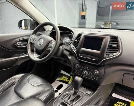 Джип Cherokee 2018 у Чернівцях на Automoto.ua Чорний Джип Cherokee, об'ємом двигуна 2.4 л та пробігом 124 тис. км за 16800 $, фото 6 на Automoto.ua
