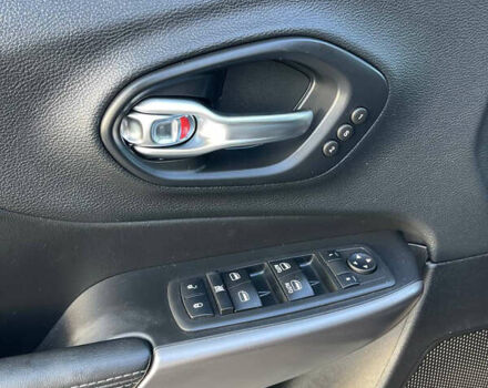 Черный Джип Чероки, объемом двигателя 3.2 л и пробегом 133 тыс. км за 18000 $, фото 10 на Automoto.ua