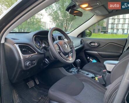 Черный Джип Чероки, объемом двигателя 3.2 л и пробегом 132 тыс. км за 17600 $, фото 9 на Automoto.ua