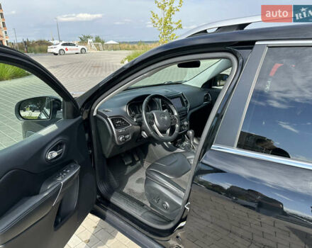 Черный Джип Чероки, объемом двигателя 2.36 л и пробегом 102 тыс. км за 17000 $, фото 8 на Automoto.ua