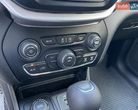Чорний Джип Cherokee, об'ємом двигуна 3.2 л та пробігом 159 тис. км за 16999 $, фото 49 на Automoto.ua