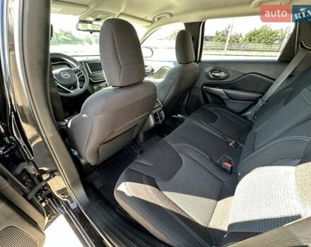 Черный Джип Чероки, объемом двигателя 2.4 л и пробегом 79 тыс. км за 15000 $, фото 13 на Automoto.ua