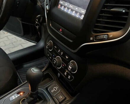 Чорний Джип Cherokee, об'ємом двигуна 2.4 л та пробігом 196 тис. км за 13000 $, фото 8 на Automoto.ua