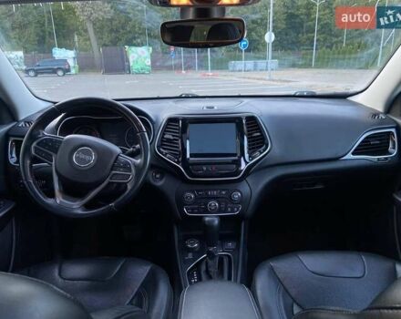 Черный Джип Чероки, объемом двигателя 2 л и пробегом 178 тыс. км за 15000 $, фото 6 на Automoto.ua