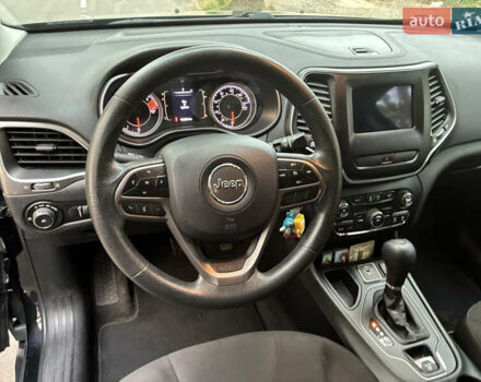 Джип Чероки 2018 в Буче на Automoto.ua Черный Джип Чероки, объемом двигателя 2.36 л и пробегом 182 тыс. км за 14500 $, фото 11 на Automoto.ua