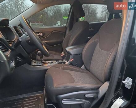 Черный Джип Чероки, объемом двигателя 2.36 л и пробегом 159 тыс. км за 14000 $, фото 19 на Automoto.ua