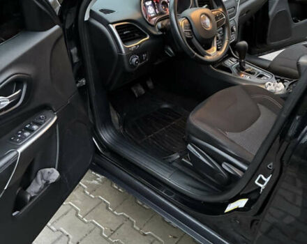 Чорний Джип Cherokee, об'ємом двигуна 2.4 л та пробігом 196 тис. км за 13000 $, фото 6 на Automoto.ua