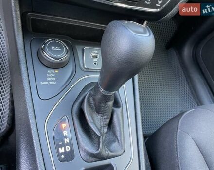Чорний Джип Cherokee, об'ємом двигуна 3.2 л та пробігом 159 тис. км за 16999 $, фото 50 на Automoto.ua