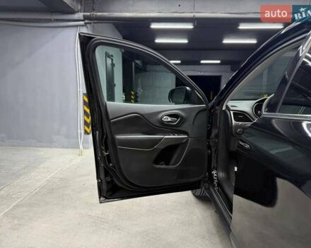 Джип Cherokee 2018 у Чернівцях на Automoto.ua Чорний Джип Cherokee, об'ємом двигуна 2.4 л та пробігом 124 тис. км за 16800 $, фото 22 на Automoto.ua