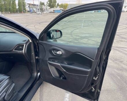 Черный Джип Чероки, объемом двигателя 2.4 л и пробегом 155 тыс. км за 15000 $, фото 16 на Automoto.ua