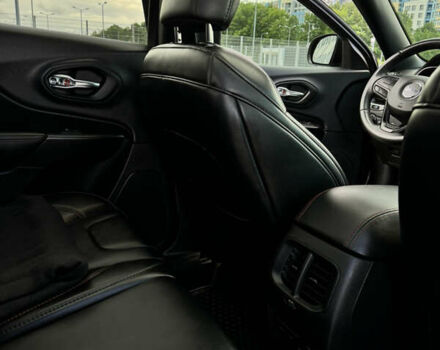 Чорний Джип Cherokee, об'ємом двигуна 1.99 л та пробігом 81 тис. км за 24800 $, фото 23 на Automoto.ua