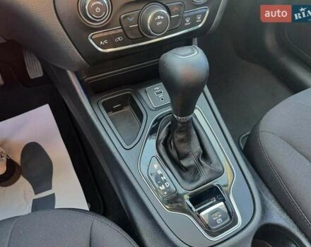 Чорний Джип Cherokee, об'ємом двигуна 2.36 л та пробігом 192 тис. км за 14250 $, фото 12 на Automoto.ua