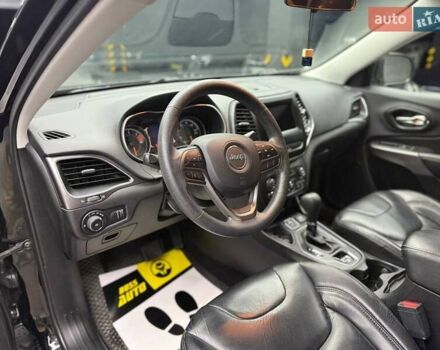Джип Cherokee 2018 у Чернівцях на Automoto.ua Чорний Джип Cherokee, об'ємом двигуна 2.4 л та пробігом 124 тис. км за 16800 $, фото 20 на Automoto.ua