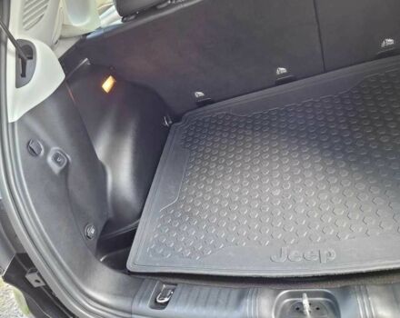 Чорний Джип Cherokee, об'ємом двигуна 2.4 л та пробігом 120 тис. км за 8400 $, фото 11 на Automoto.ua