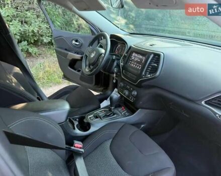 Чорний Джип Cherokee, об'ємом двигуна 2.4 л та пробігом 160 тис. км за 14800 $, фото 10 на Automoto.ua