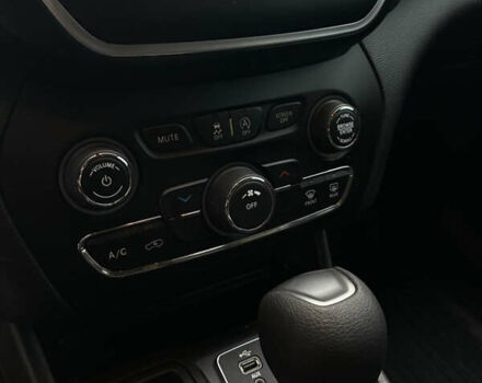 Джип Cherokee 2019 у Жмеренке на Automoto.ua Чорний Джип Cherokee, об'ємом двигуна 0 л та пробігом 76 тис. км за 16500 $, фото 13 на Automoto.ua