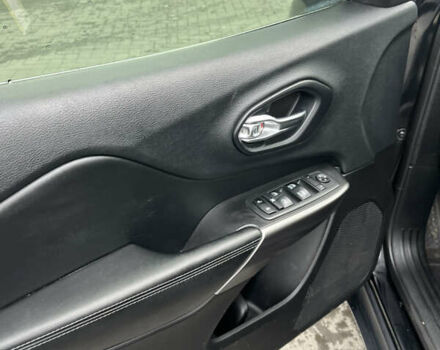 Чорний Джип Cherokee, об'ємом двигуна 3.24 л та пробігом 172 тис. км за 14999 $, фото 14 на Automoto.ua