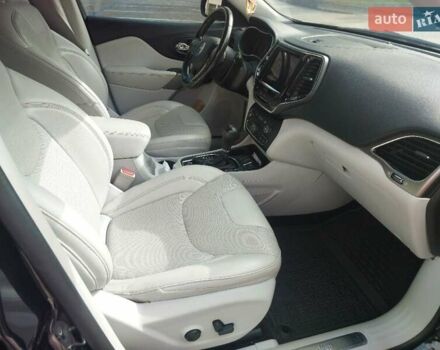 Черный Джип Чероки, объемом двигателя 2.36 л и пробегом 133 тыс. км за 17400 $, фото 5 на Automoto.ua