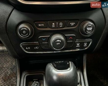 Черный Джип Чероки, объемом двигателя 2.36 л и пробегом 150 тыс. км за 18800 $, фото 11 на Automoto.ua