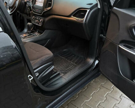 Черный Джип Чероки, объемом двигателя 0 л и пробегом 122 тыс. км за 15500 $, фото 17 на Automoto.ua