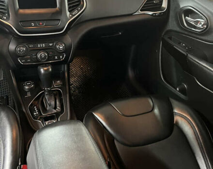 Черный Джип Чероки, объемом двигателя 2.36 л и пробегом 152 тыс. км за 15150 $, фото 19 на Automoto.ua